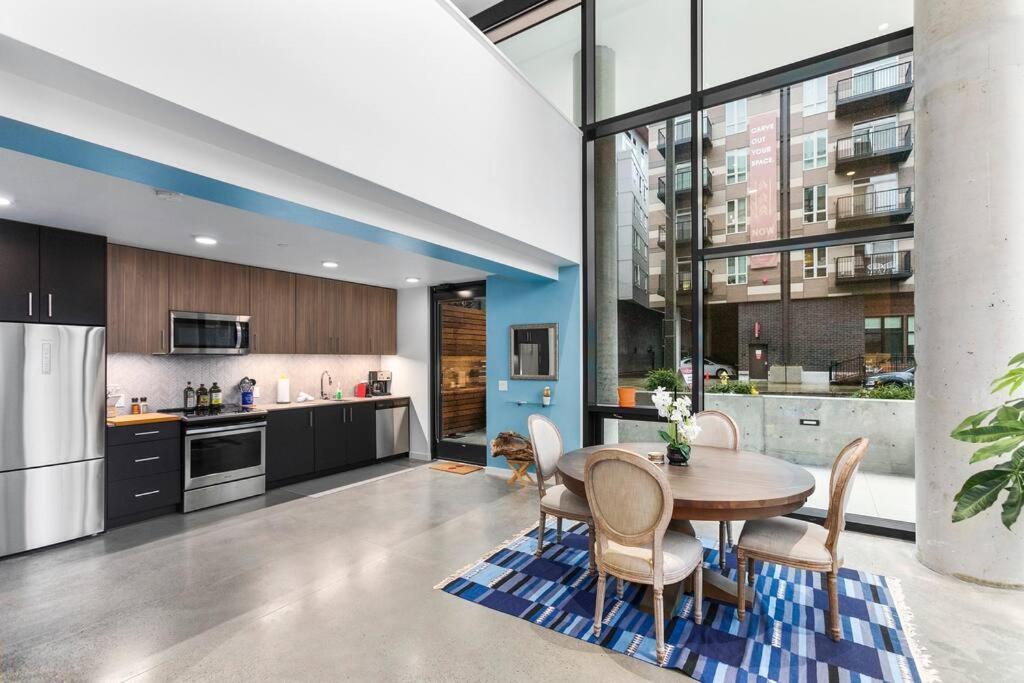 Airy And Open Corner Loft - 92 Walkscore Redmond Exterior photo